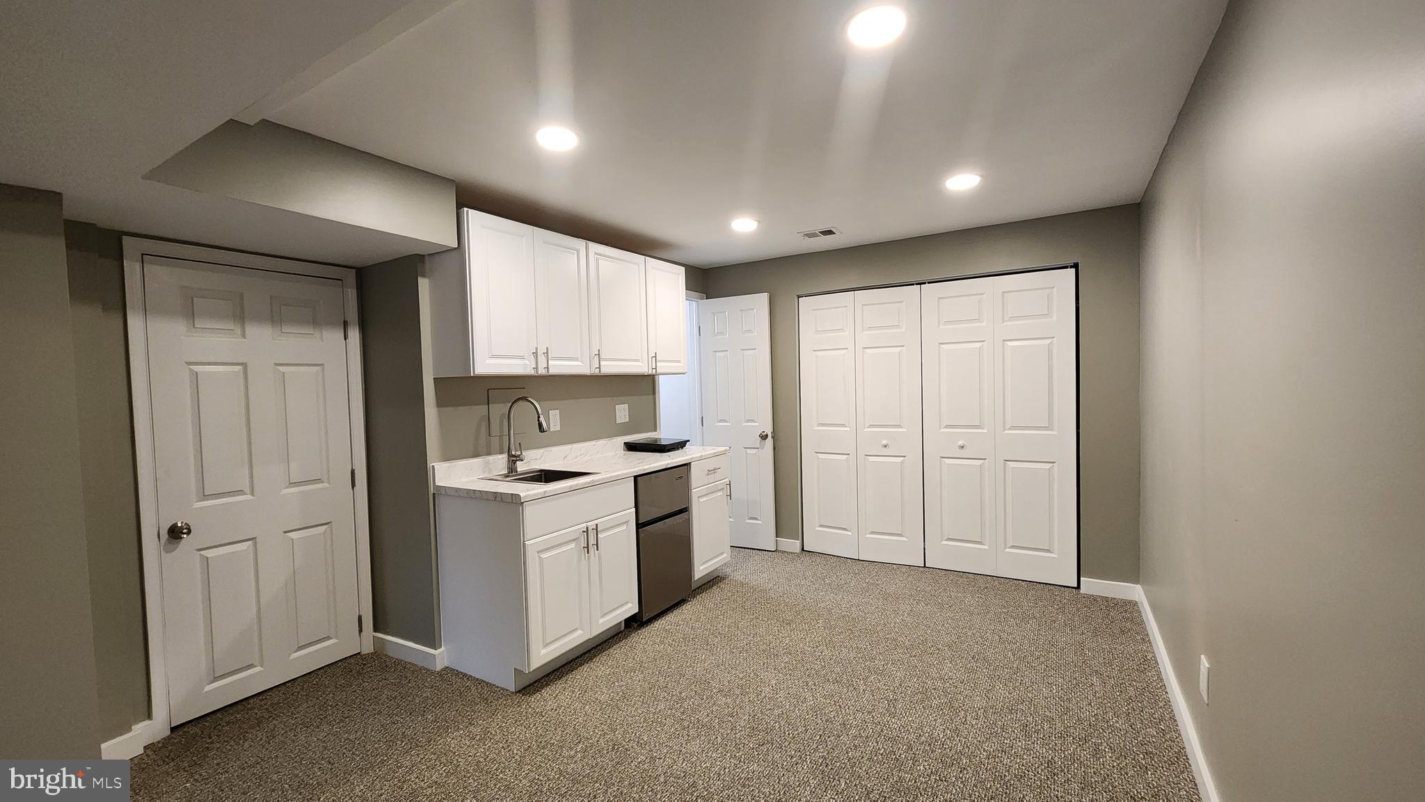 CASHELL MANOR - Residential Lease