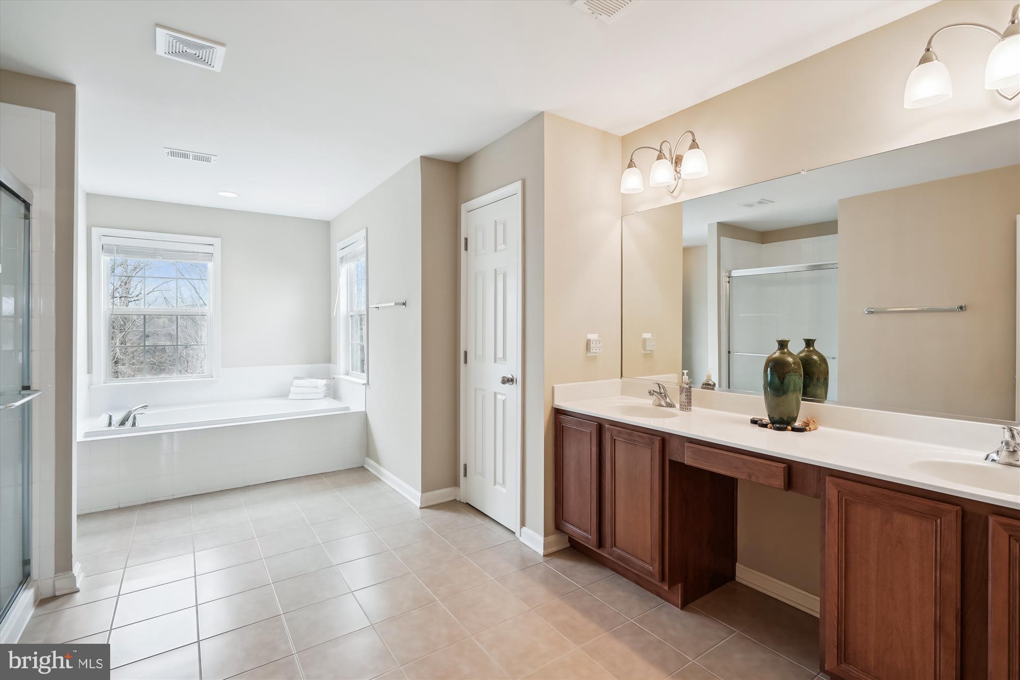 LAKE POINT ROUND HILL - Residential