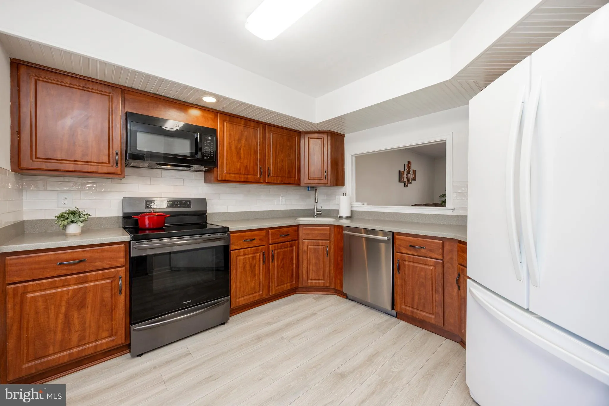 Glen Mills, Pennsylvania 19342, United States, 2 Bedrooms Bedrooms, ,3 BathroomsBathrooms,Residential,Pending,87325