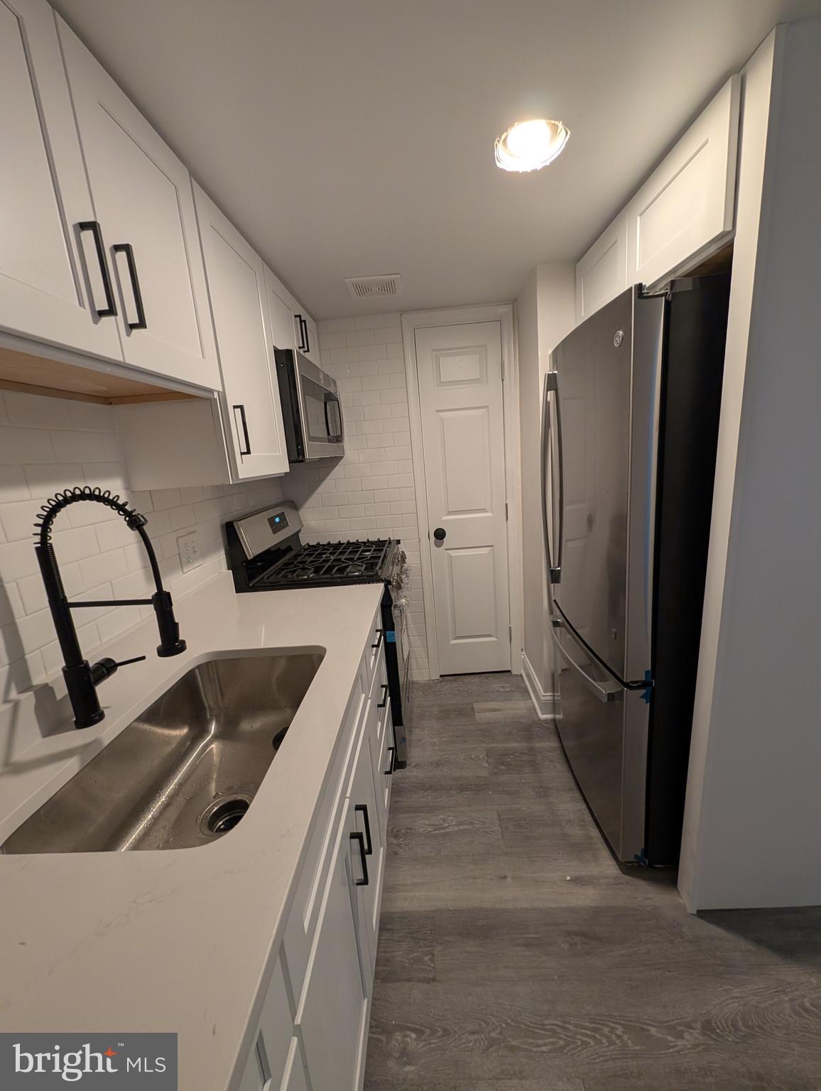 HOLLY HILL CONDOMINIUMS - Residential Lease