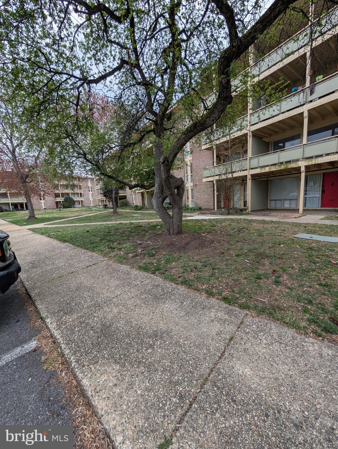 HOLLY HILL CONDOMINIUMS - Residential Lease