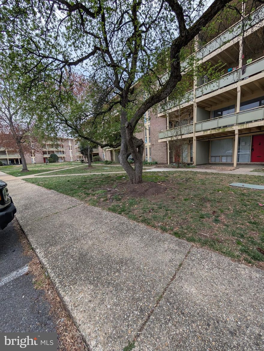 No steps to this newly remodeled ground level unit. All new kitchen and bath, quartz counter tops, stainless steel appliances, easy to clean laminate floors, ceramic in kitchen and bath. Spacious bedroom with dual closets, formal dining room. Private patio with separate entrance to the unit, no need to share mailboxes or building entrance. Plenty of parking right in front, not assigned. Minutes to shops, restaurants and 495 exits. Convenient to downtown DC or northern Virginia. 24 hours security, pool, common grounds, picnic areas, playground. Landlord requires credit scores above 640 and income above $44,000, some exceptions may work, call or text me with any questions.