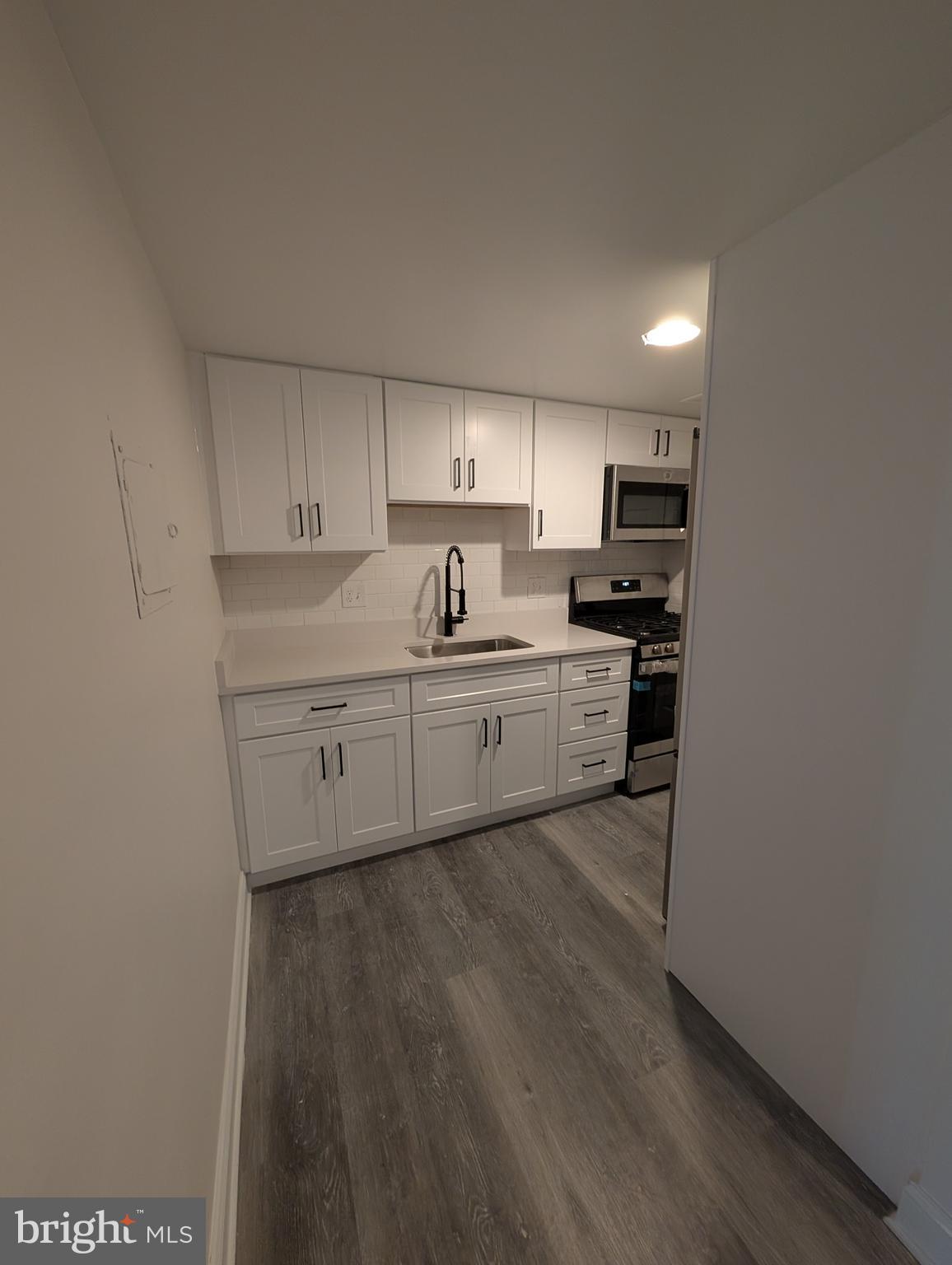 HOLLY HILL CONDOMINIUMS - Residential Lease