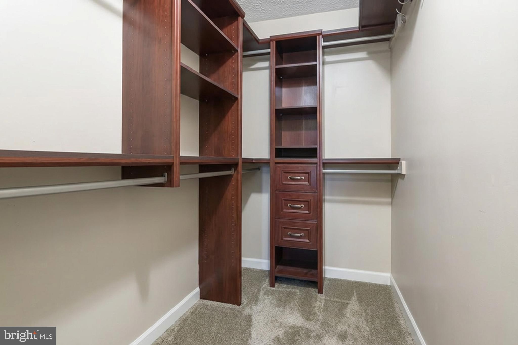 PHILADELPHIA STATION - Residential