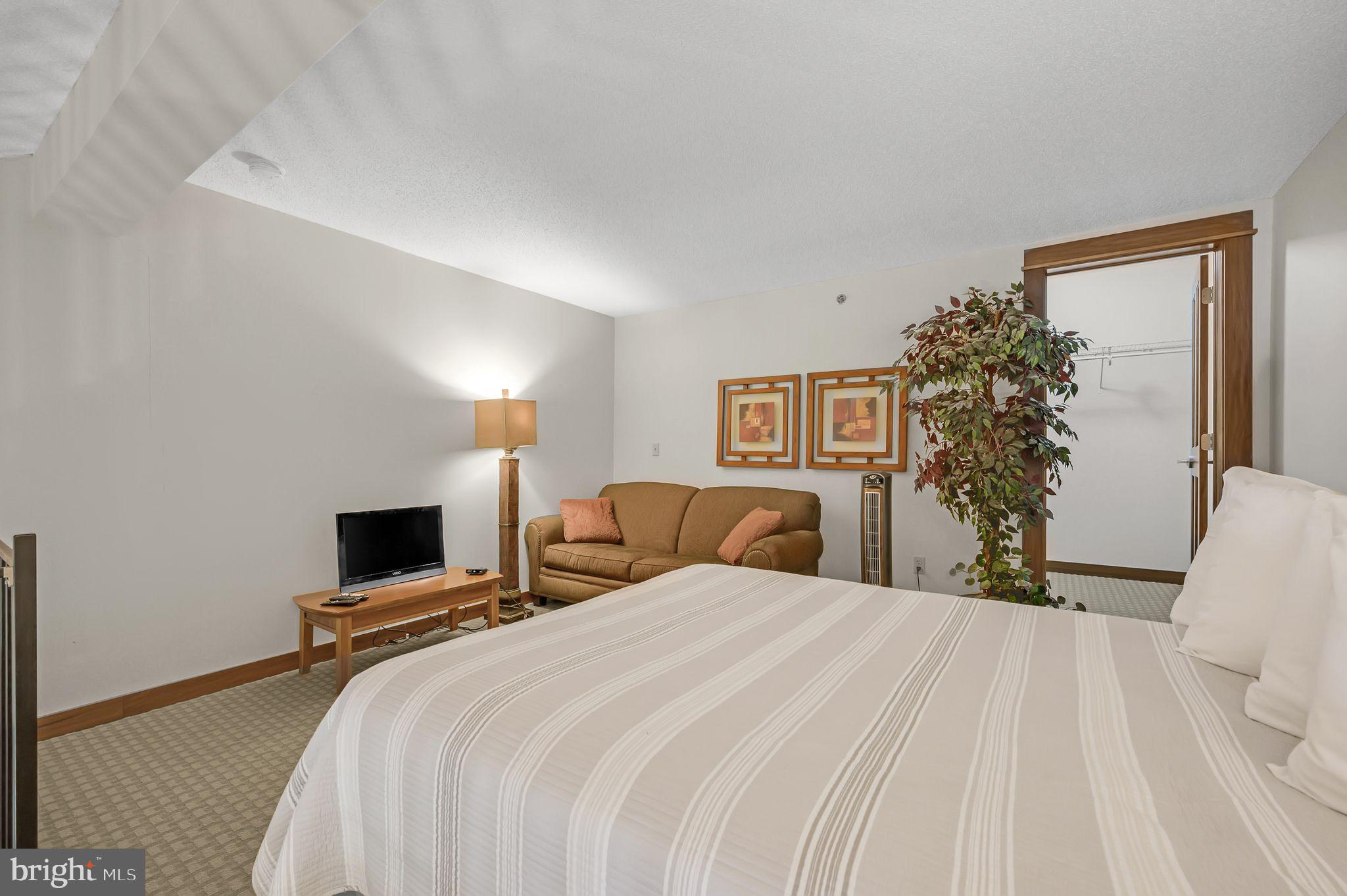 SILVER TREE SUITES - Residential