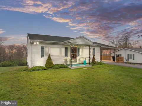 761 Fairview Drive, Berkeley Springs, WV MLS: WVMO2005892