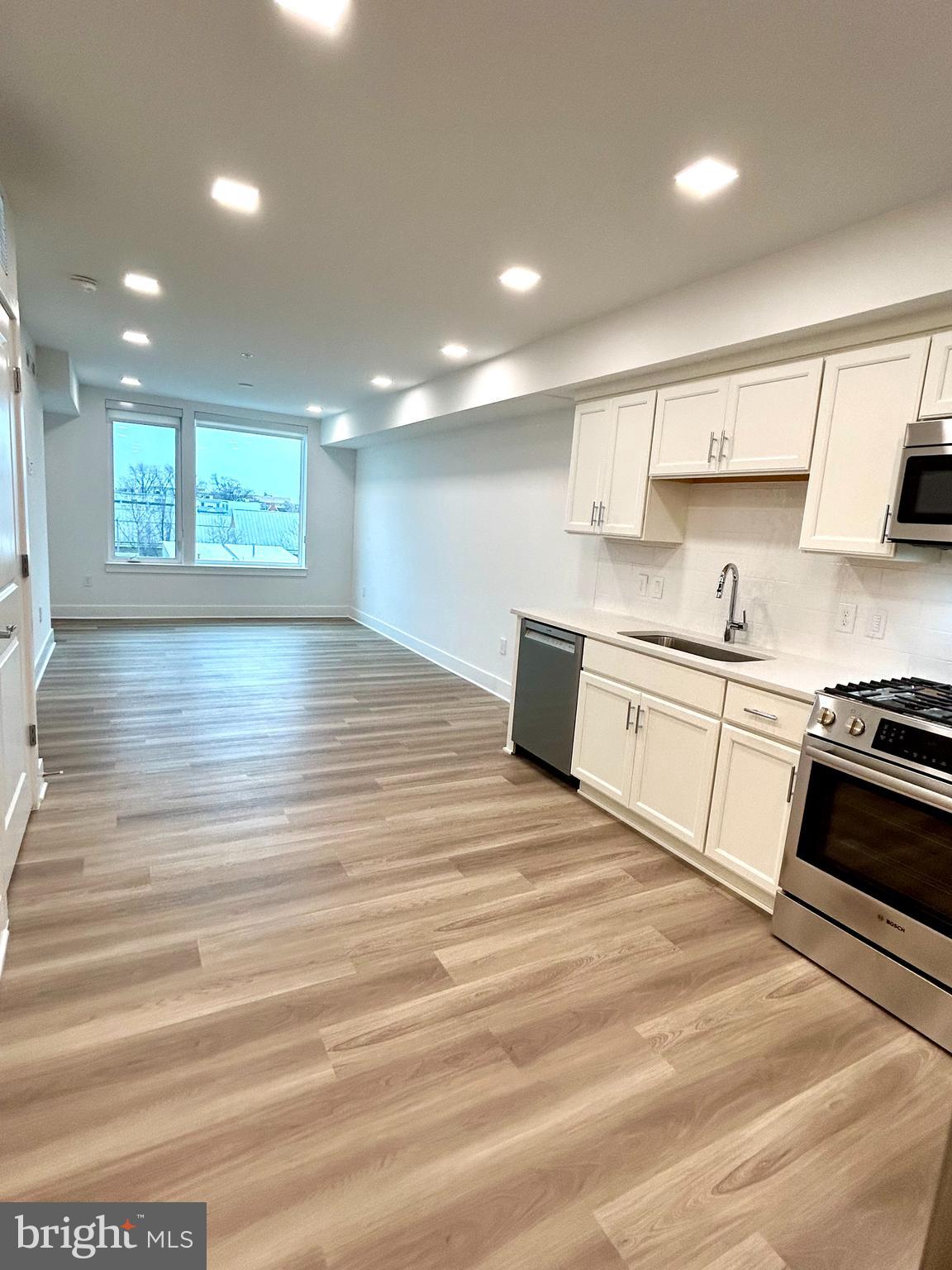 701 N HENRY STREET 413