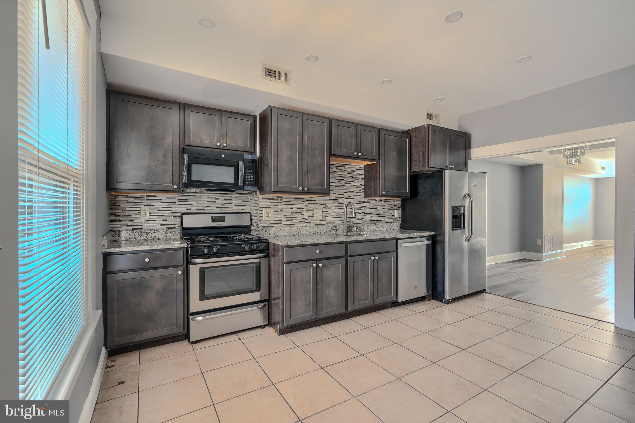 This property is move-in ready! Featuring high ceilings, spacious rooms, and beautiful modern upgrades throughout. Looking for outdoor entertaining space? The gated backyard is perfect year-round — ideal for all four seasons!