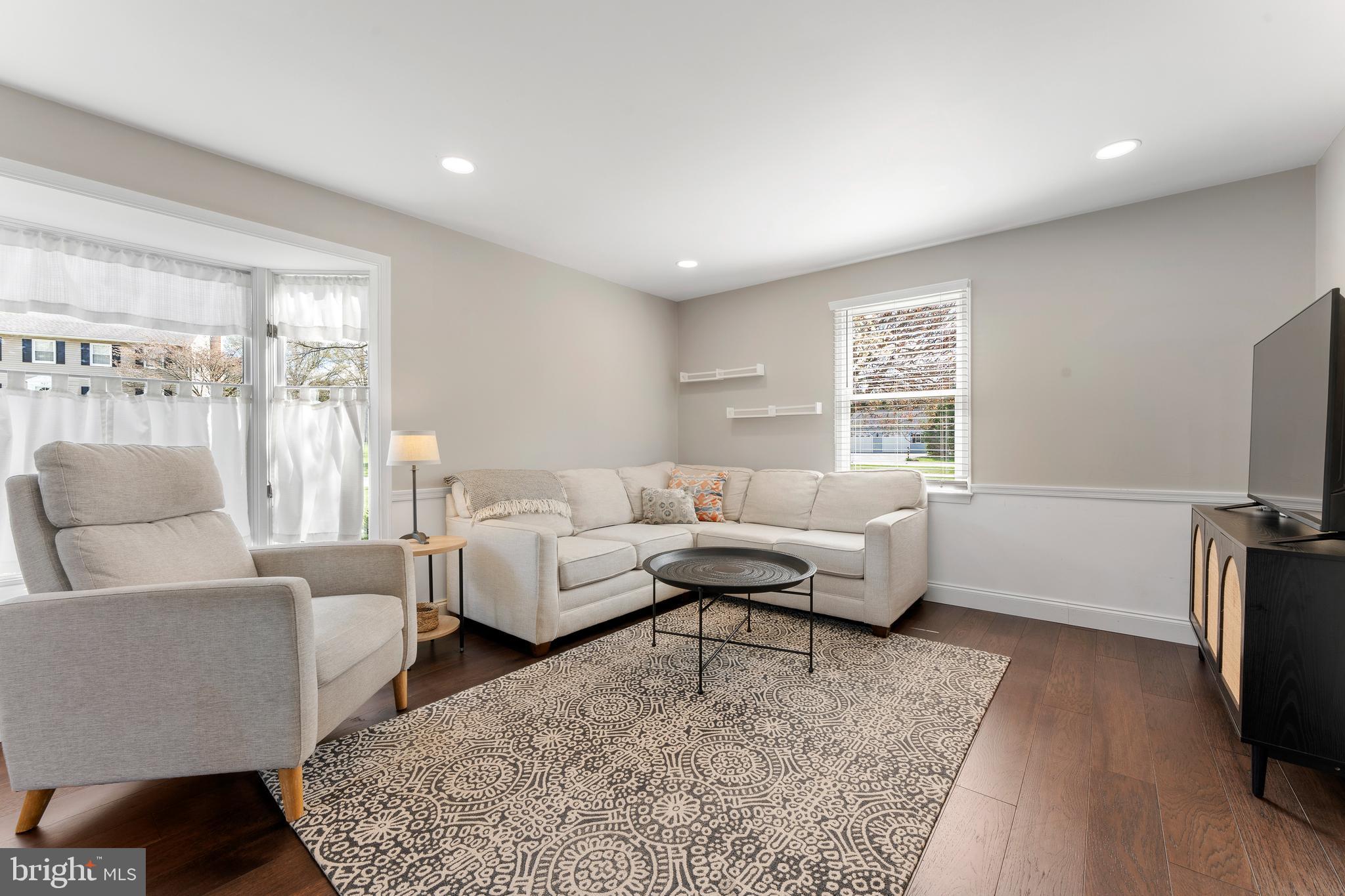 919 THORNE DRIVE