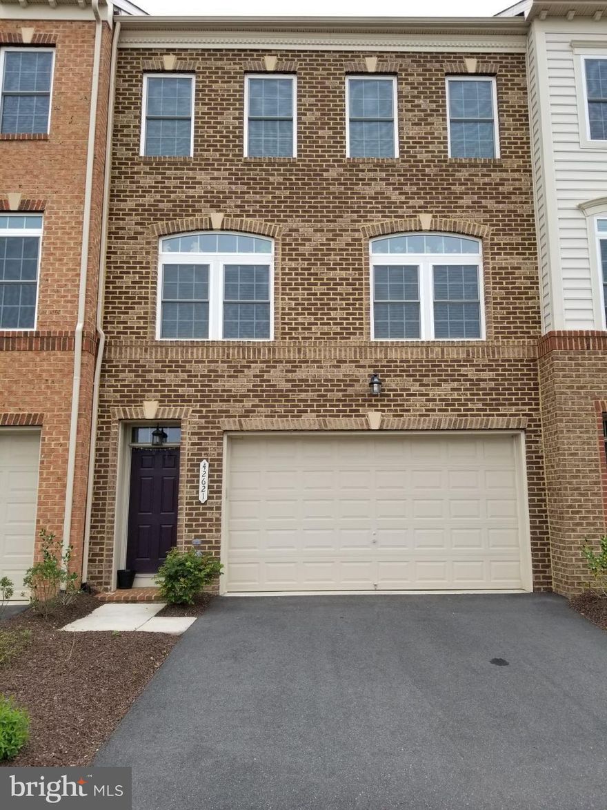 Excellent condition town home ; upgraded quartz countertops ,gourmet kitchen, Repainted and upgraded carpets ;next to Dulles Super Center and easy access to all major highways , entertainment speakers included