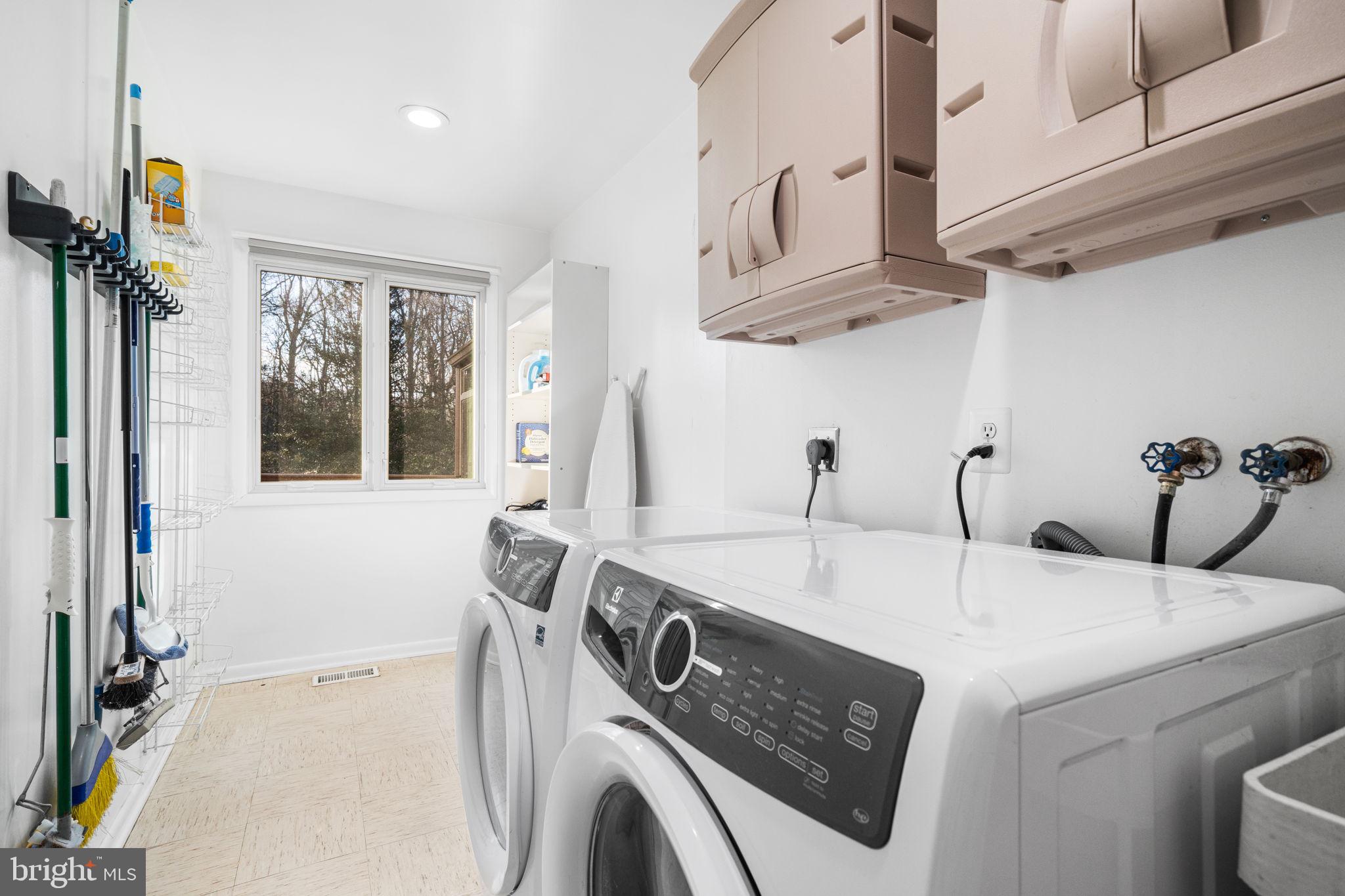 STUART MILL ESTATES - Residential