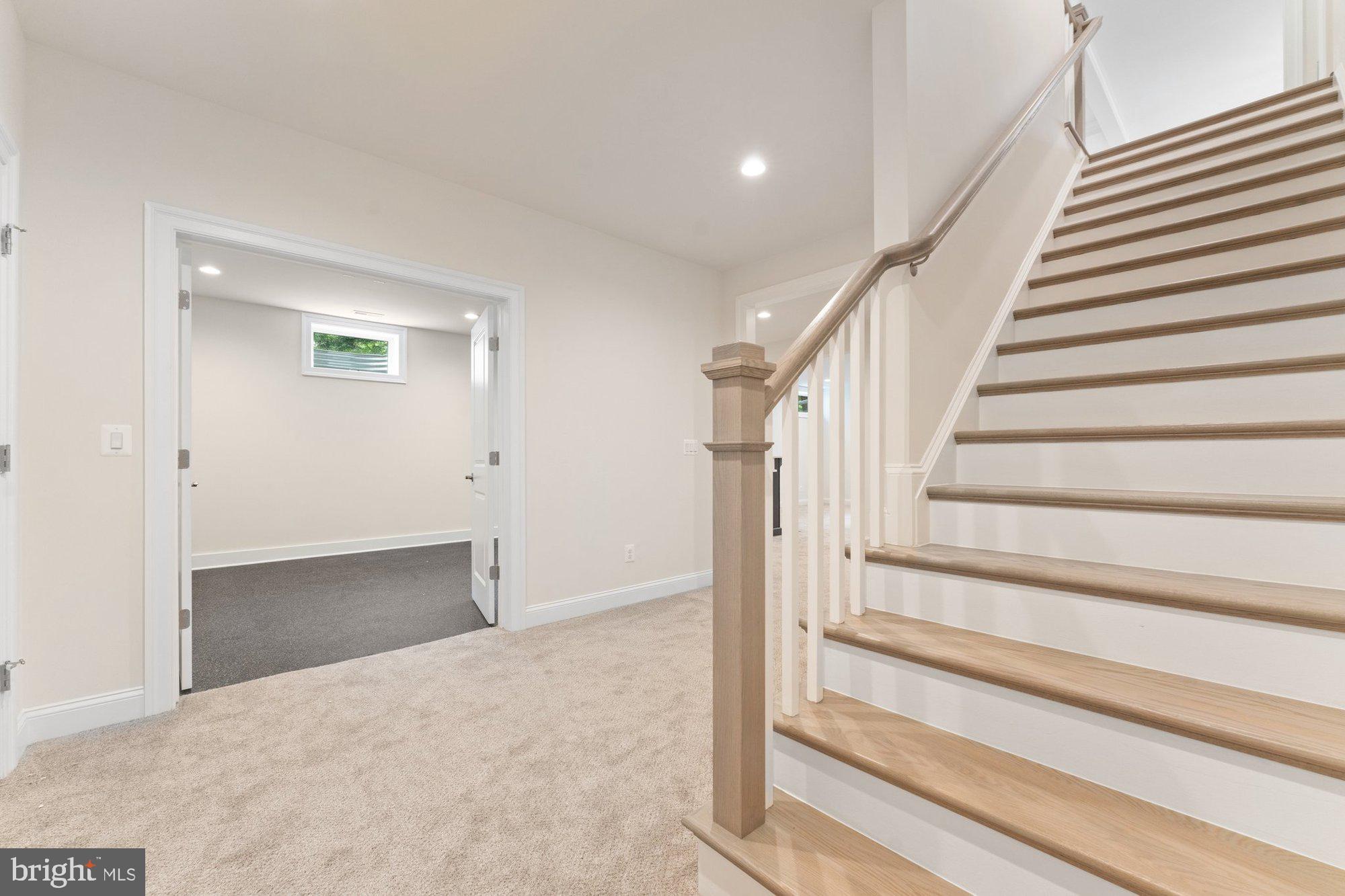 VIENNA HILLS - Residential