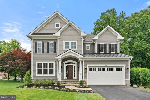 420 HOLMES DRIVE NW VIENNA VA 22180