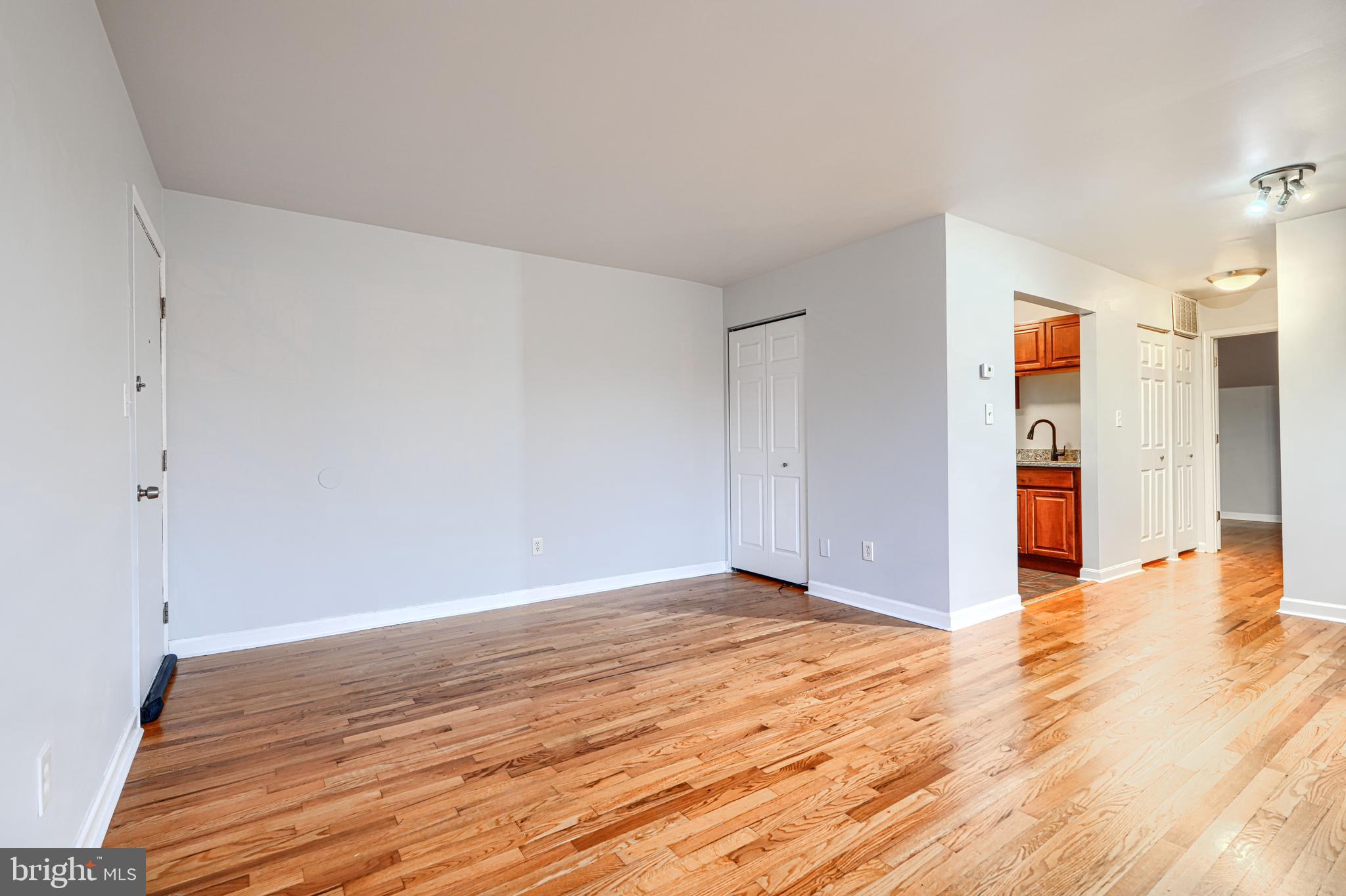 HIGHPOINTE CONDOMINIUM - Residential Lease