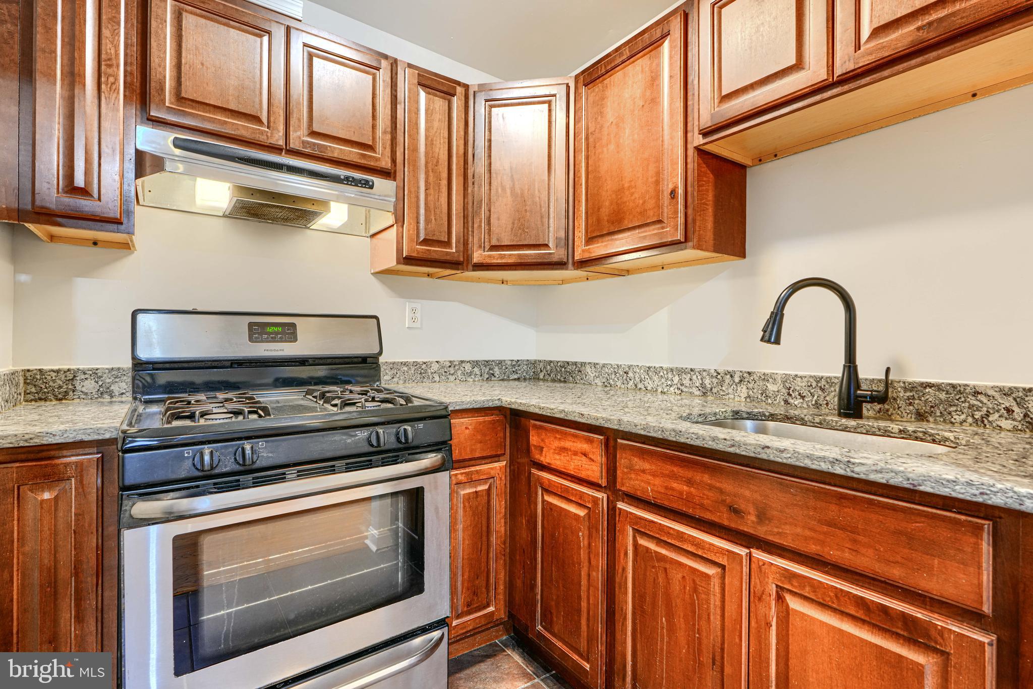 HIGHPOINTE CONDOMINIUM - Residential Lease