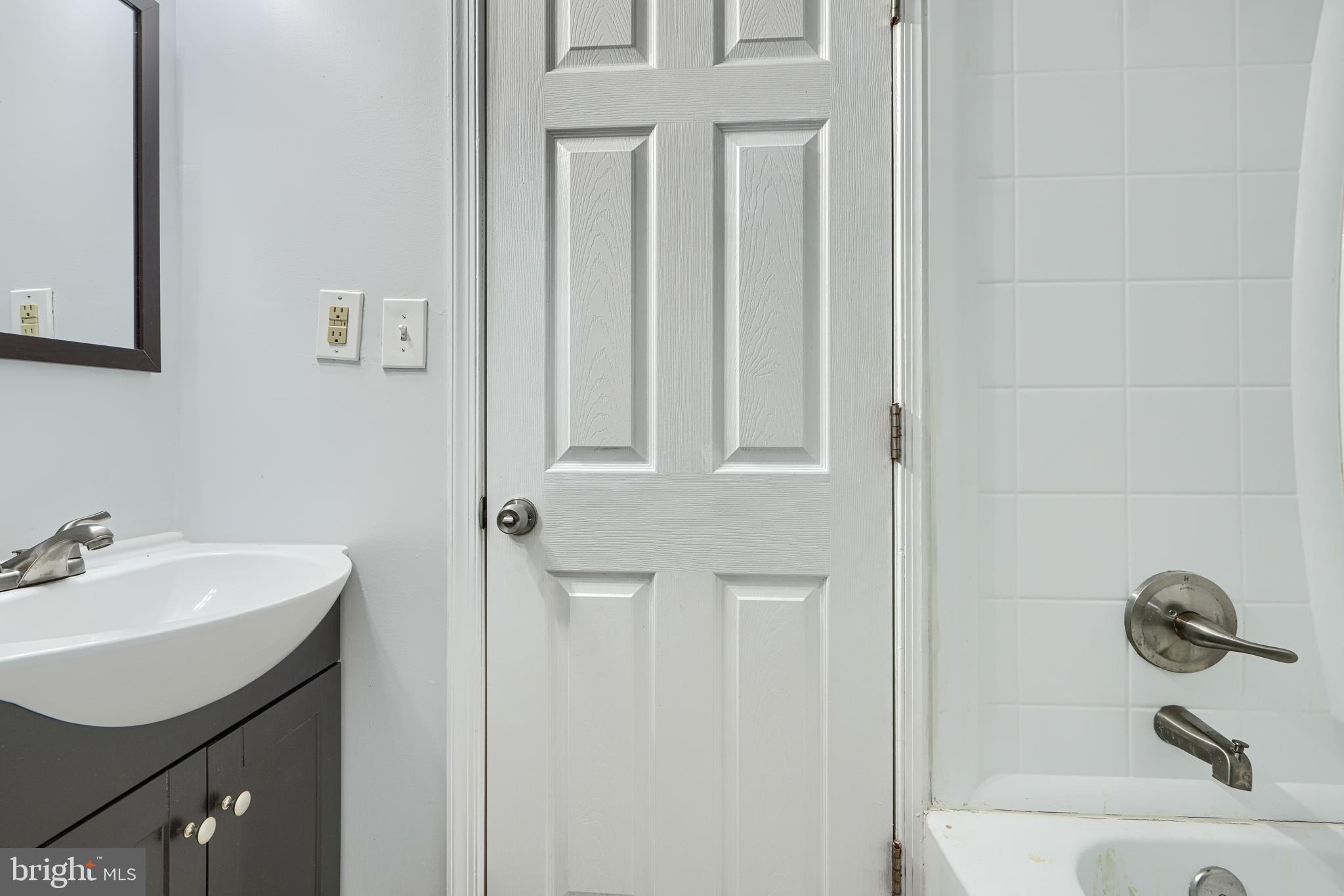 HIGHPOINTE CONDOMINIUM - Residential Lease