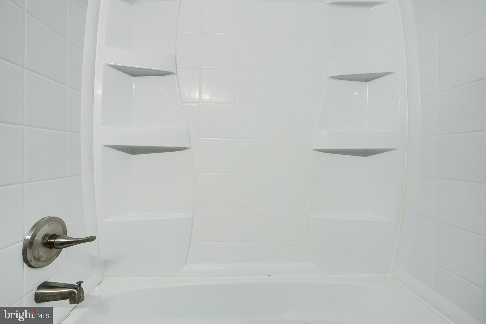 HIGHPOINTE CONDOMINIUM - Residential Lease