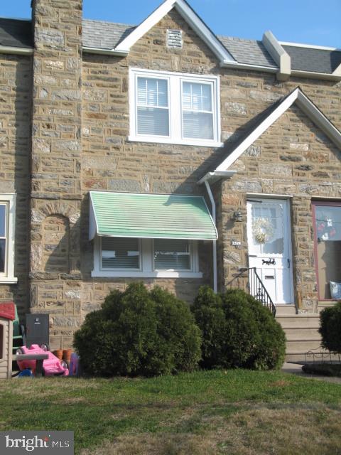Nicely cared for-Straight-thru with large eat-in kitchen, spacious dining room-big living room, Upstairs 3 nice size bedrooms and 4pc.hall bath. Bsmt-Fam Rm. Laundry Rm and Exit to Parking and garage.