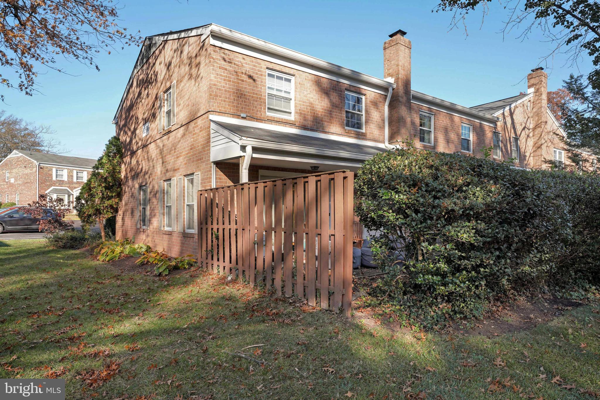 CHARLESTOWNE VILLAGE - Residential