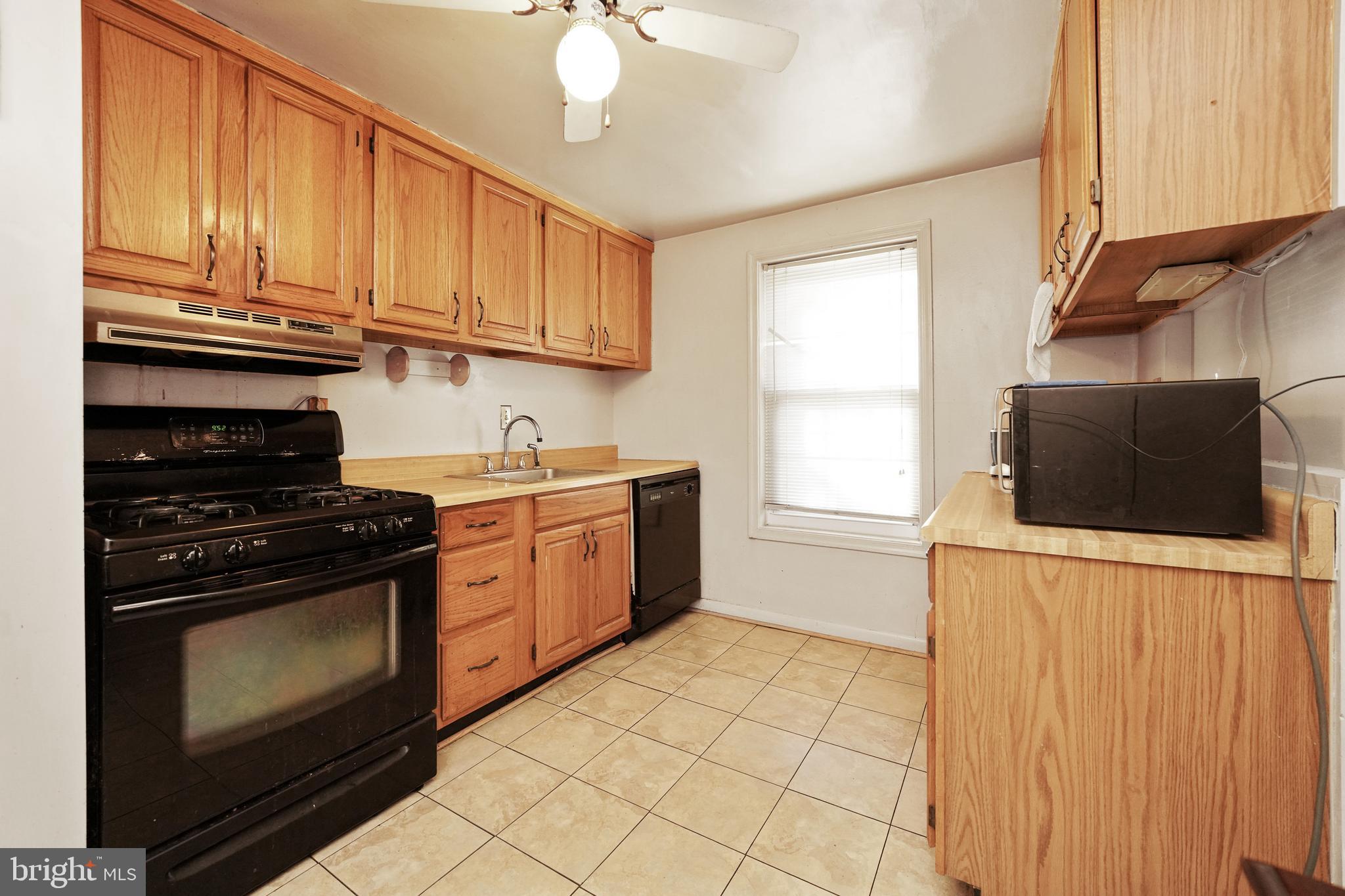 CHARLESTOWNE VILLAGE - Residential