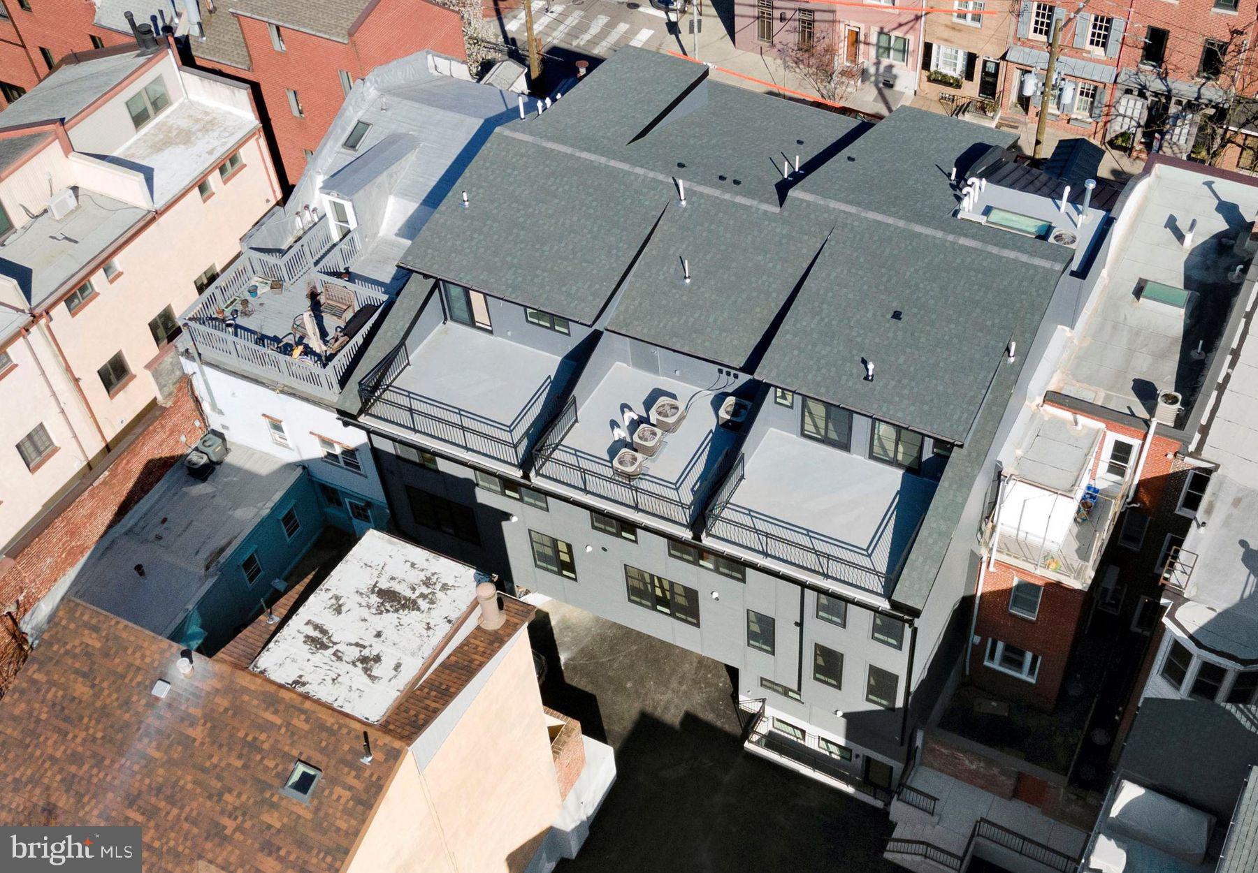 QUEEN VILLAGE - Residential