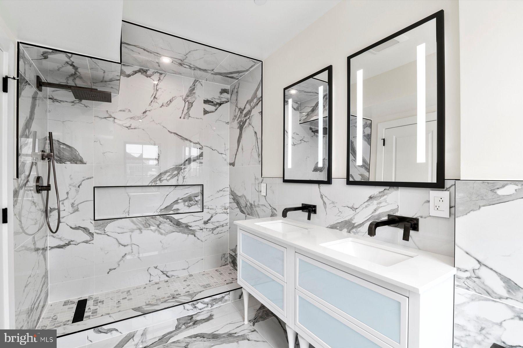 QUEEN VILLAGE - Residential