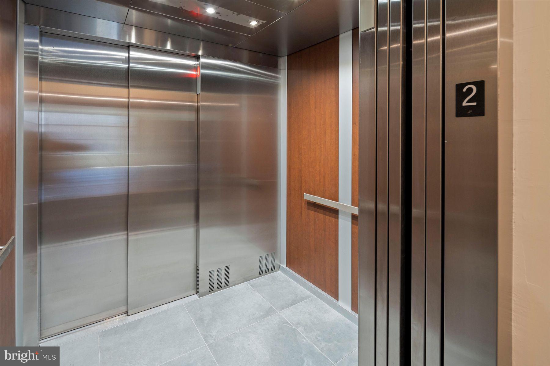 QUEEN VILLAGE - Residential