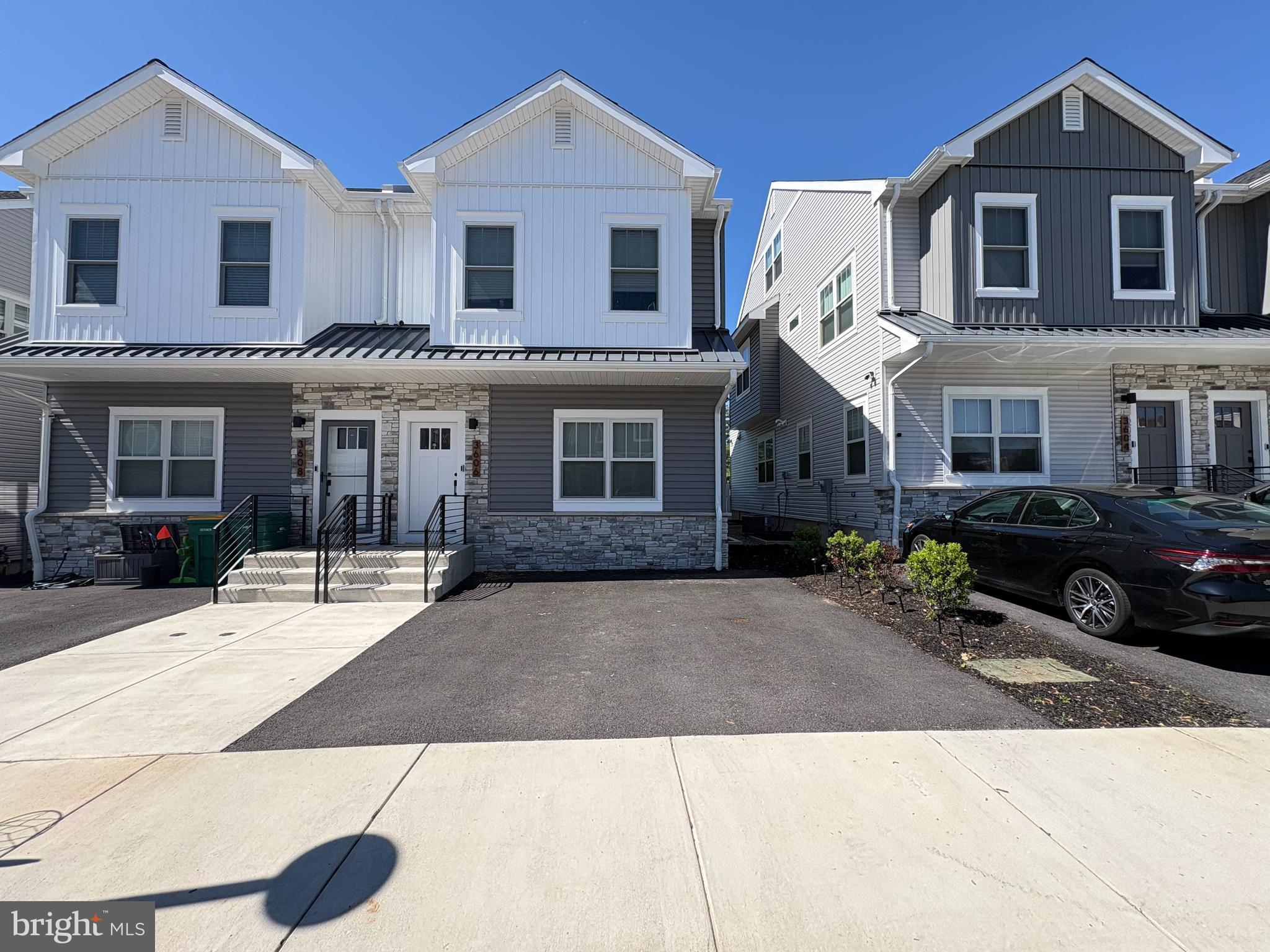 3606 GOLFVIEW LANE