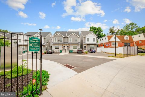 Townhouse For Sale - 3606 Golfview Lane<br/> PHILADELPHIA, PA 19114