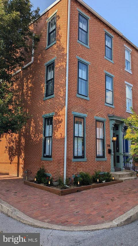 Townhouse For Sale - 218 Cumberland Street<br/> HARRISBURG, PA 17102