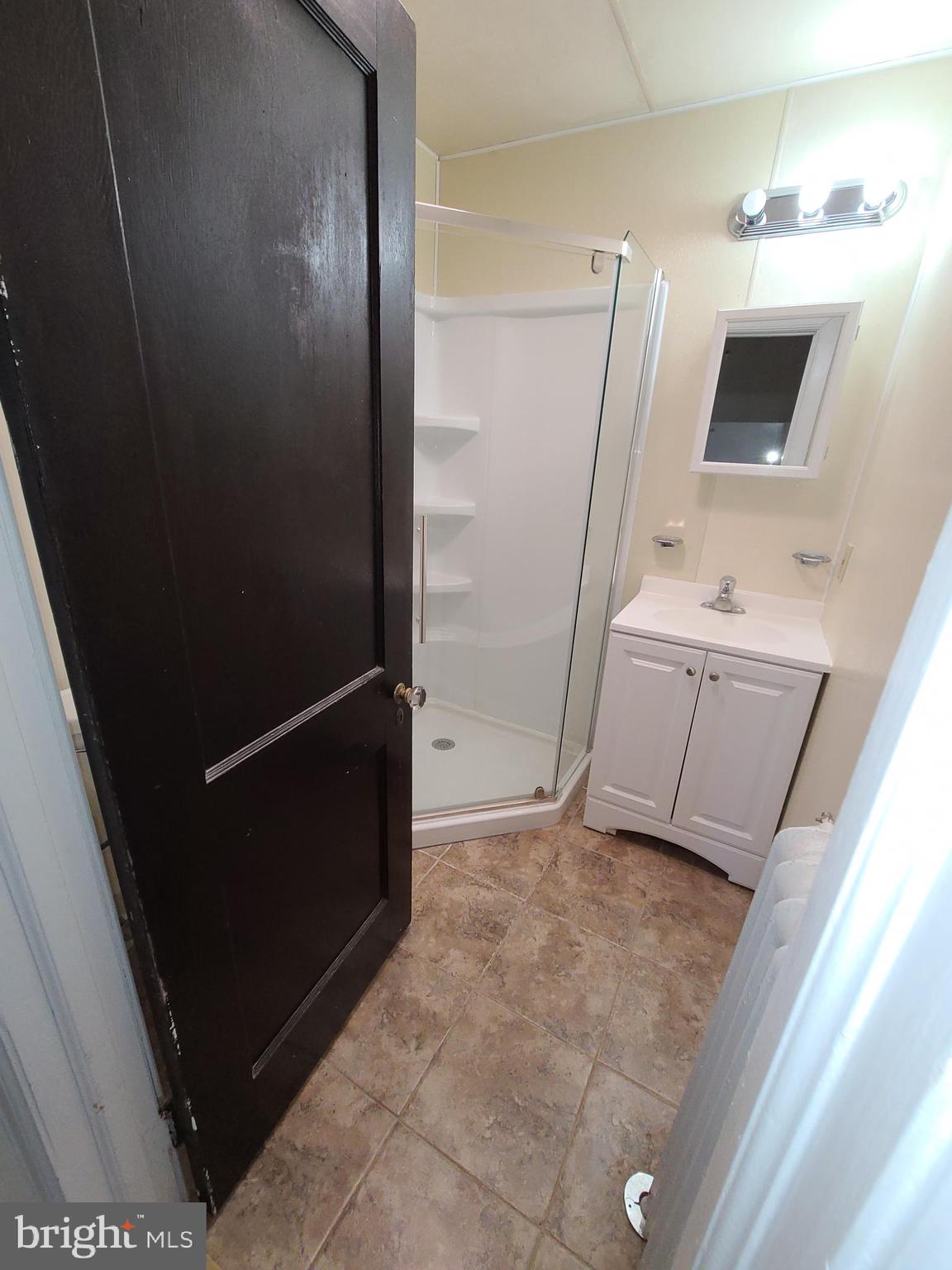 HILLSIDE MANOR - Residential Lease