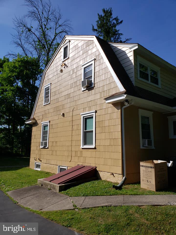 HILLSIDE MANOR - Residential Lease