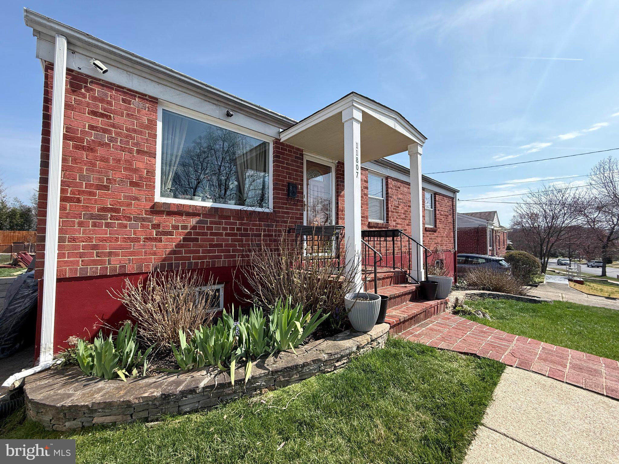 11807 ROCKING HORSE ROAD