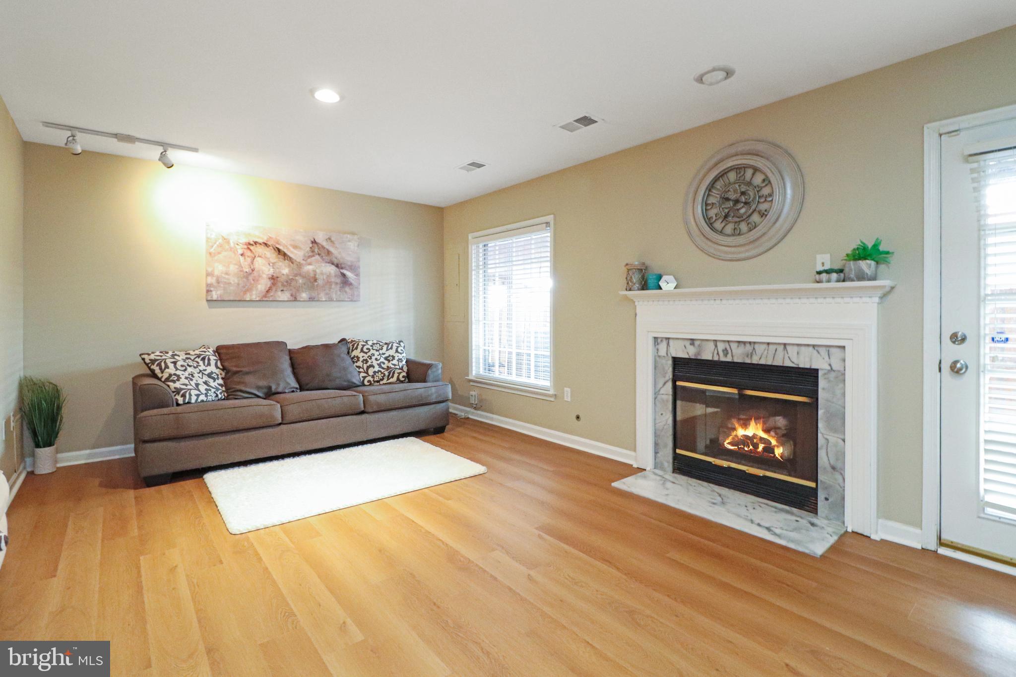 LIFESTYLE AT SULLY STATION - Residential