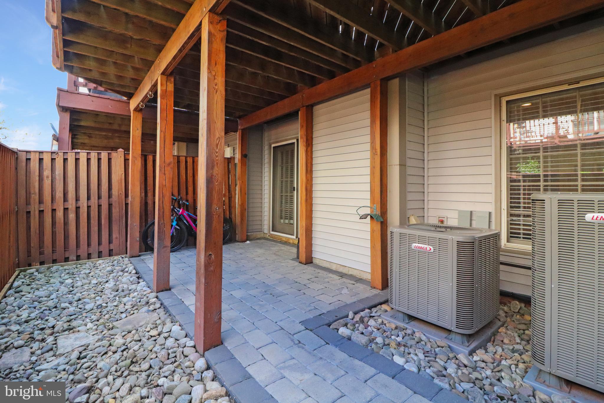 LIFESTYLE AT SULLY STATION - Residential