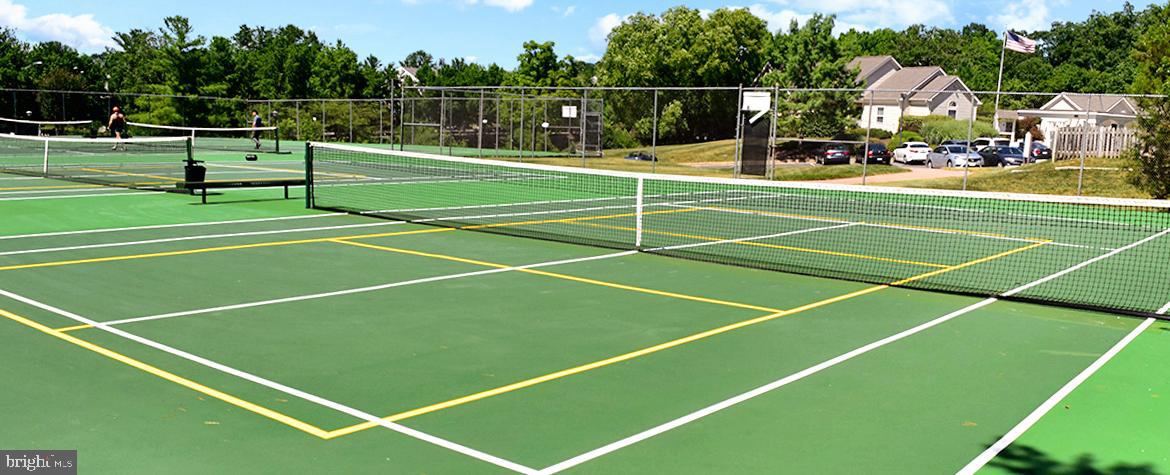 LIFESTYLE AT SULLY STATION - Residential