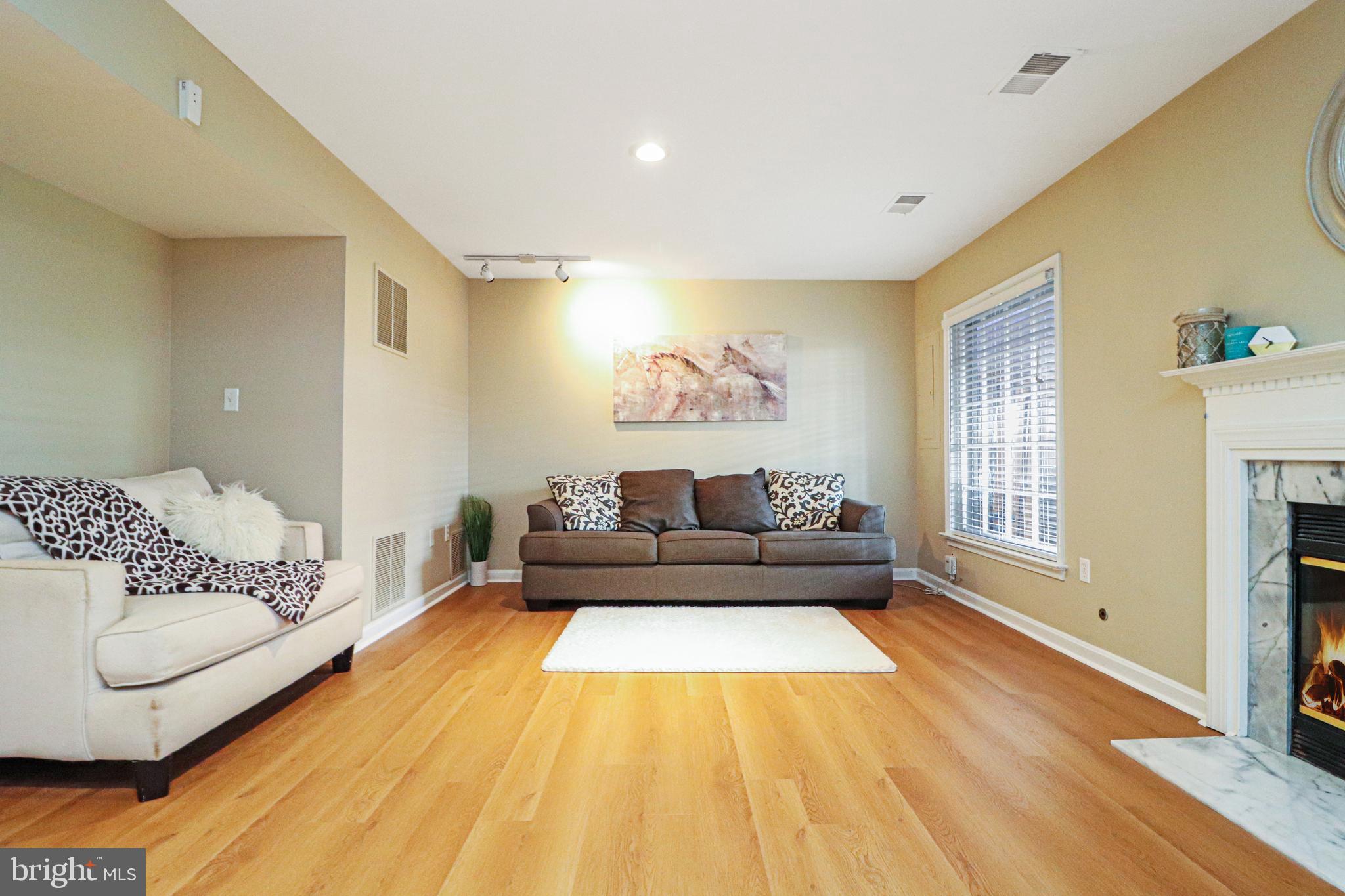 LIFESTYLE AT SULLY STATION - Residential