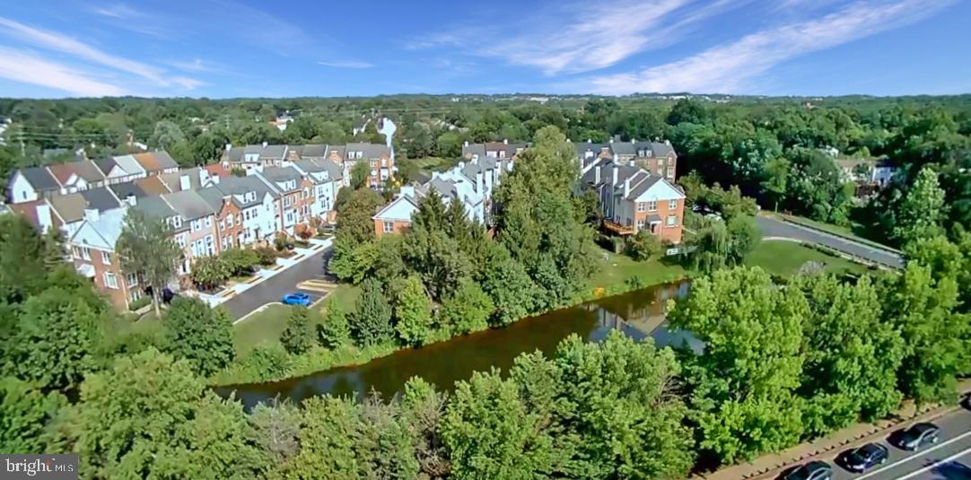 LIFESTYLE AT SULLY STATION - Residential