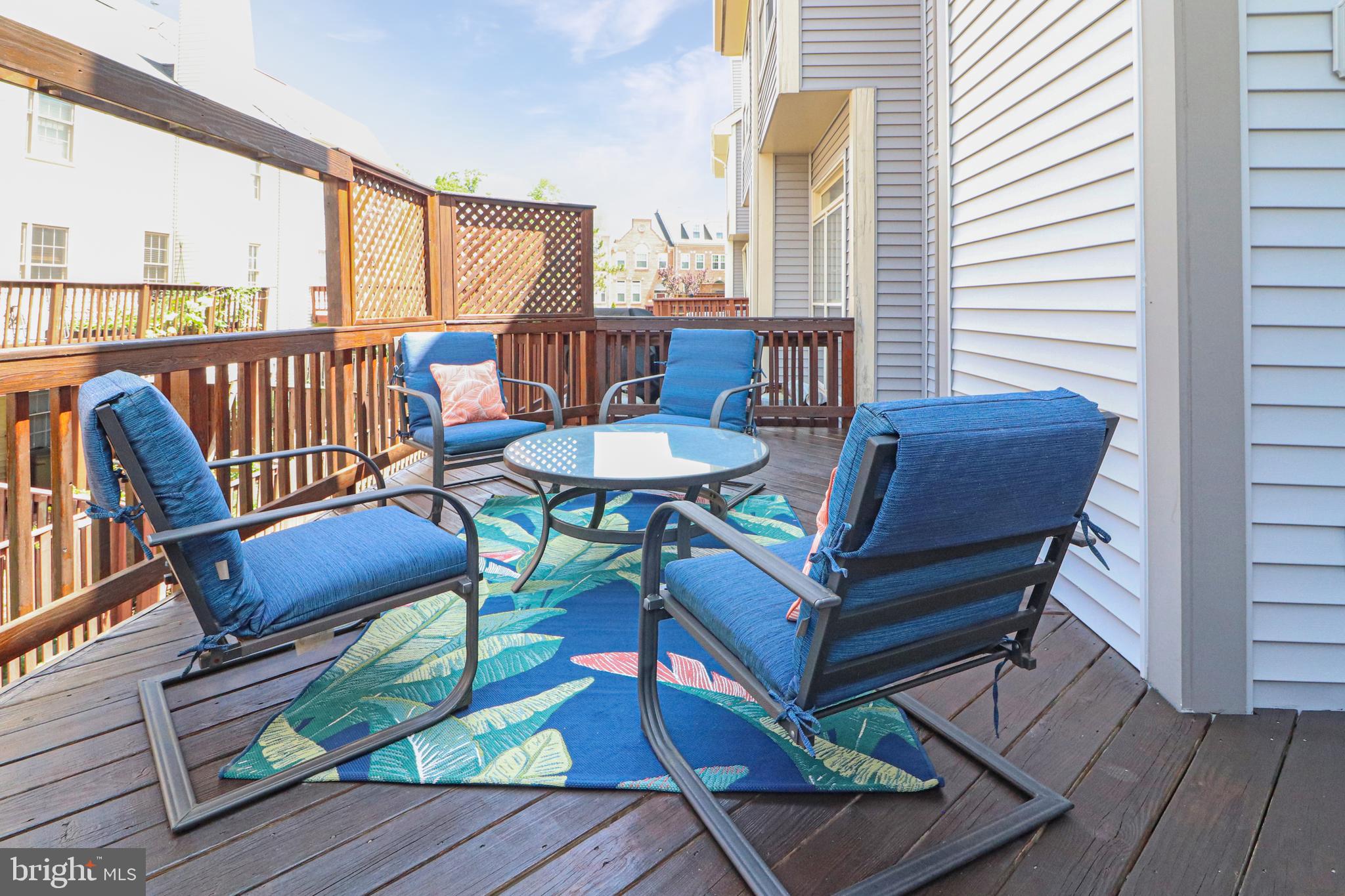 LIFESTYLE AT SULLY STATION - Residential