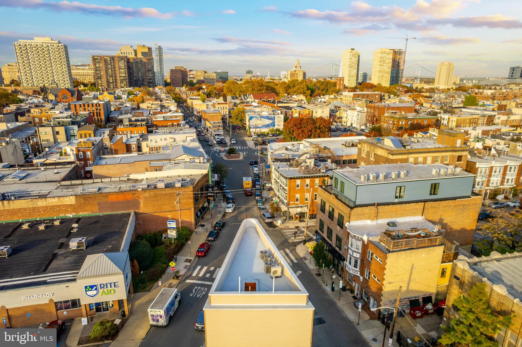 QUEEN VILLAGE - Commercial Sale