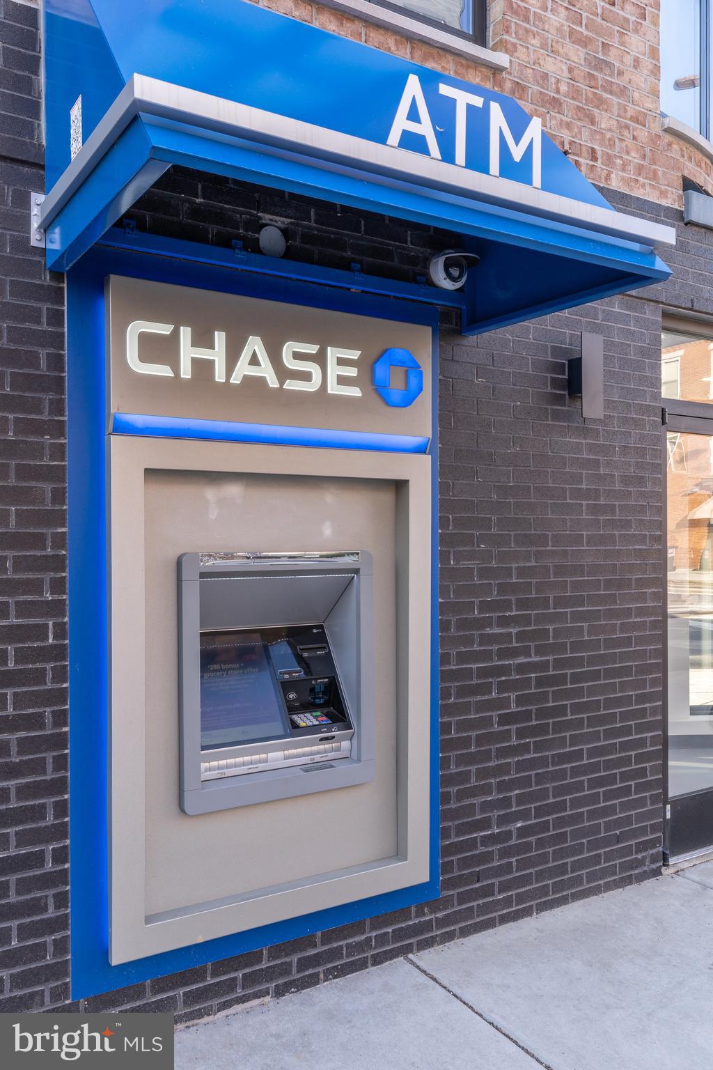 QUEEN VILLAGE - Commercial Sale