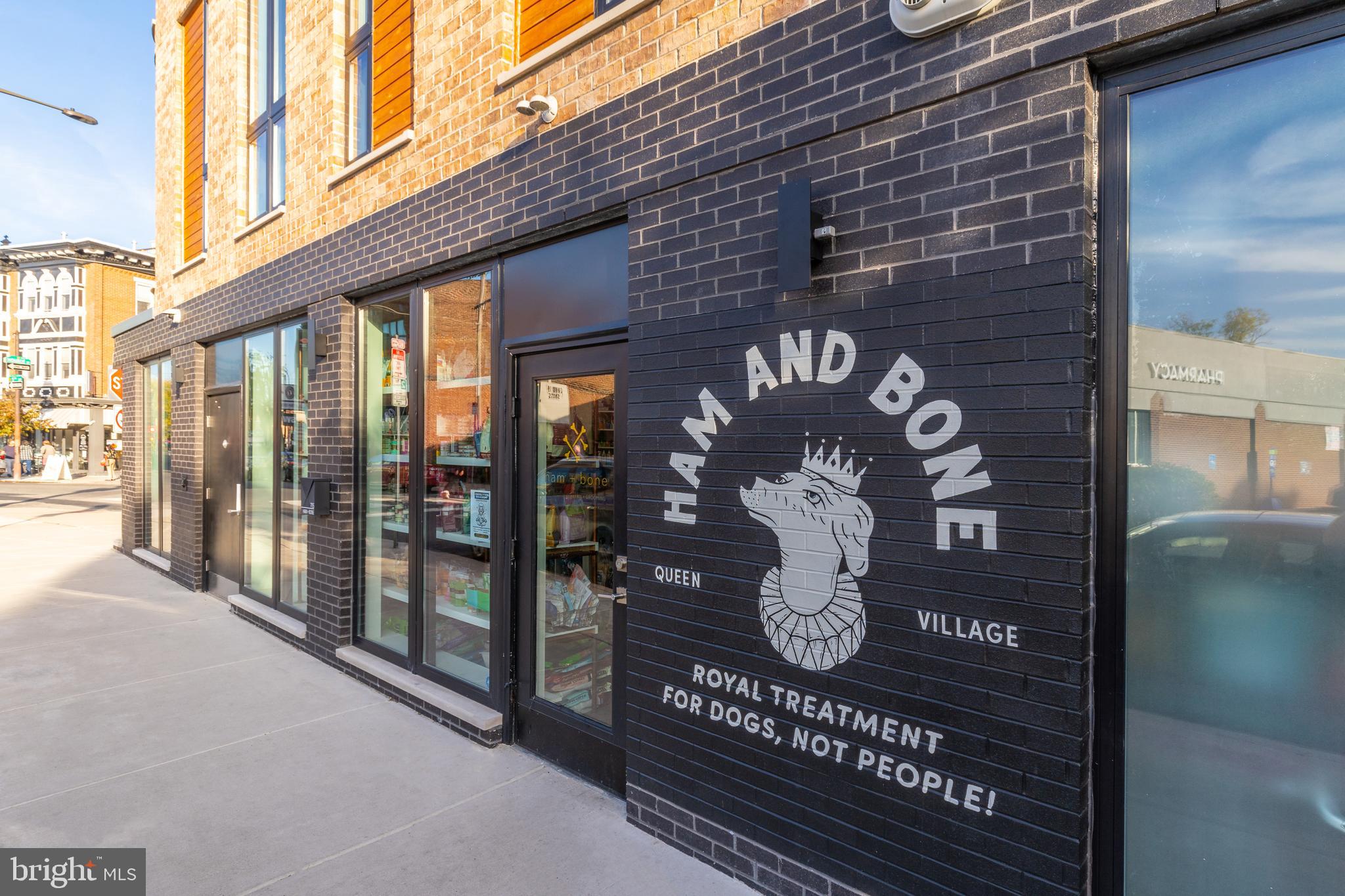 QUEEN VILLAGE - Commercial Sale