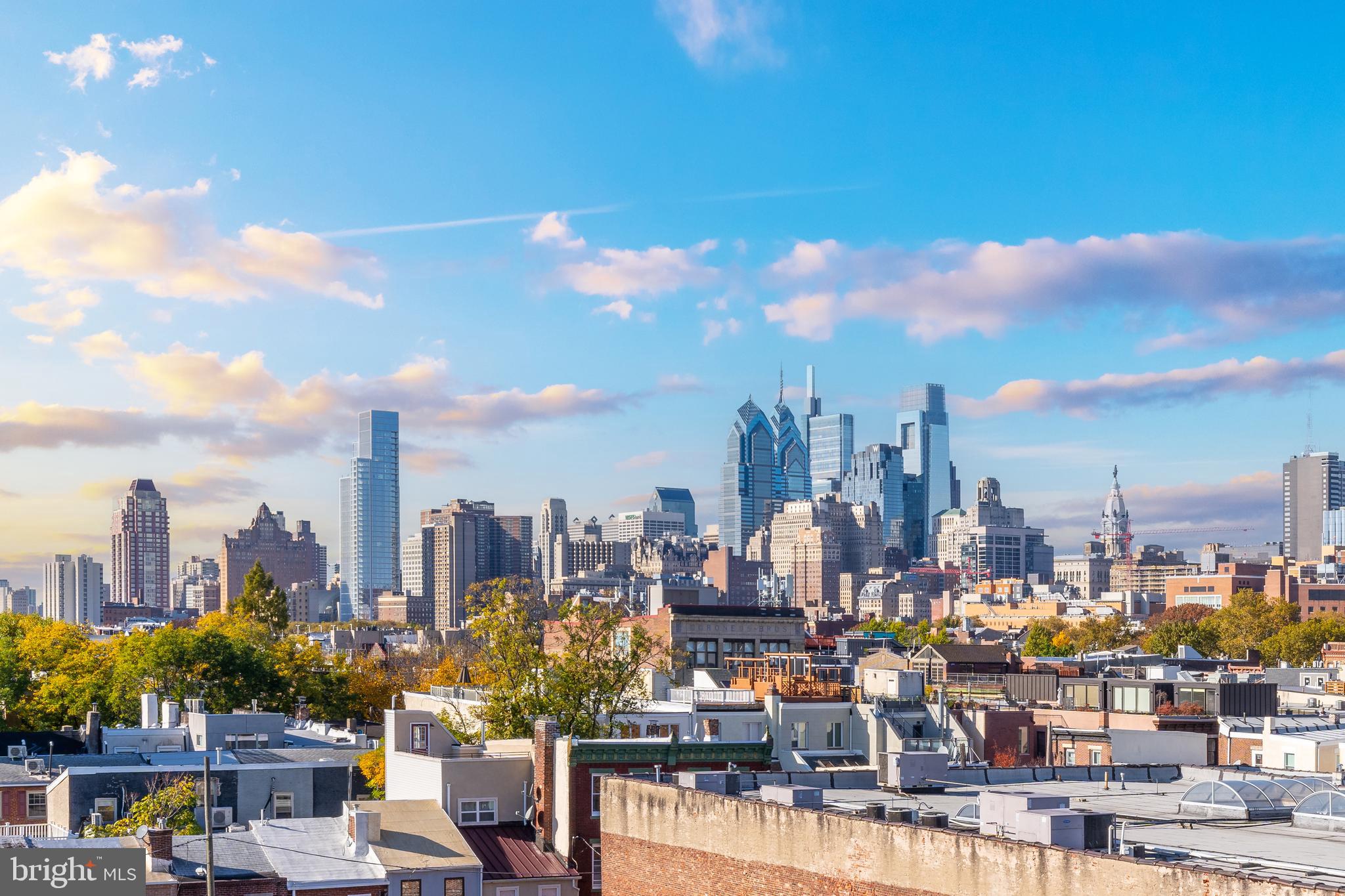 QUEEN VILLAGE - Commercial Sale