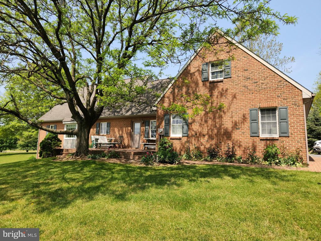 Photo of 1506 COUNTRY SQUIRE RD, ELIZABETHTOWN, PA 17022 (MLS # PALA2036614)