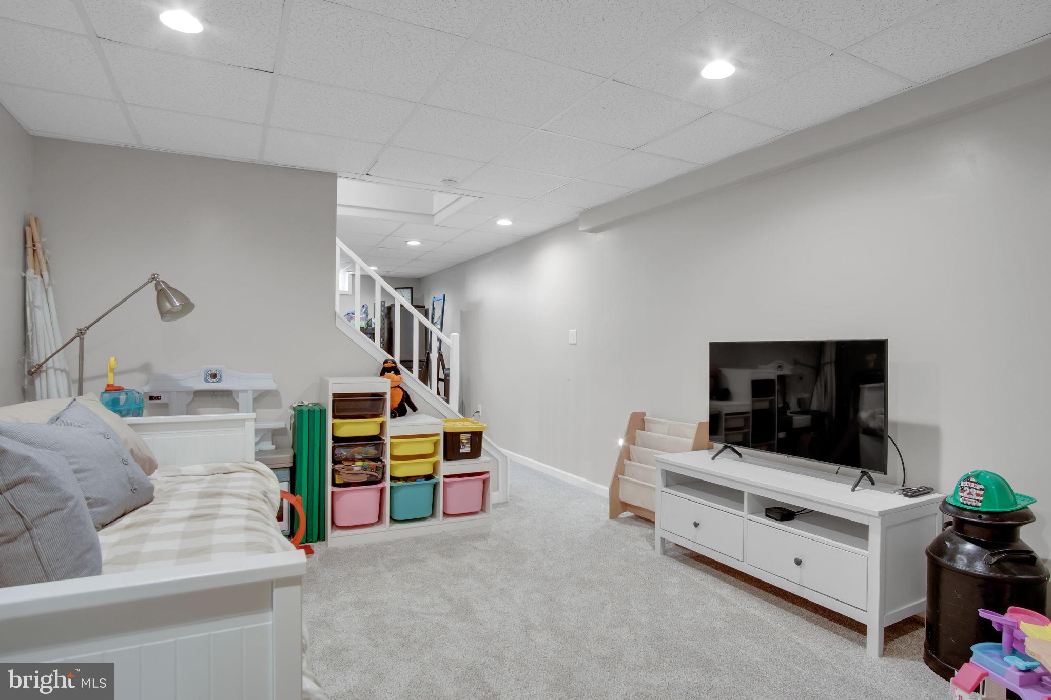 2140 CANTERBURY DR.