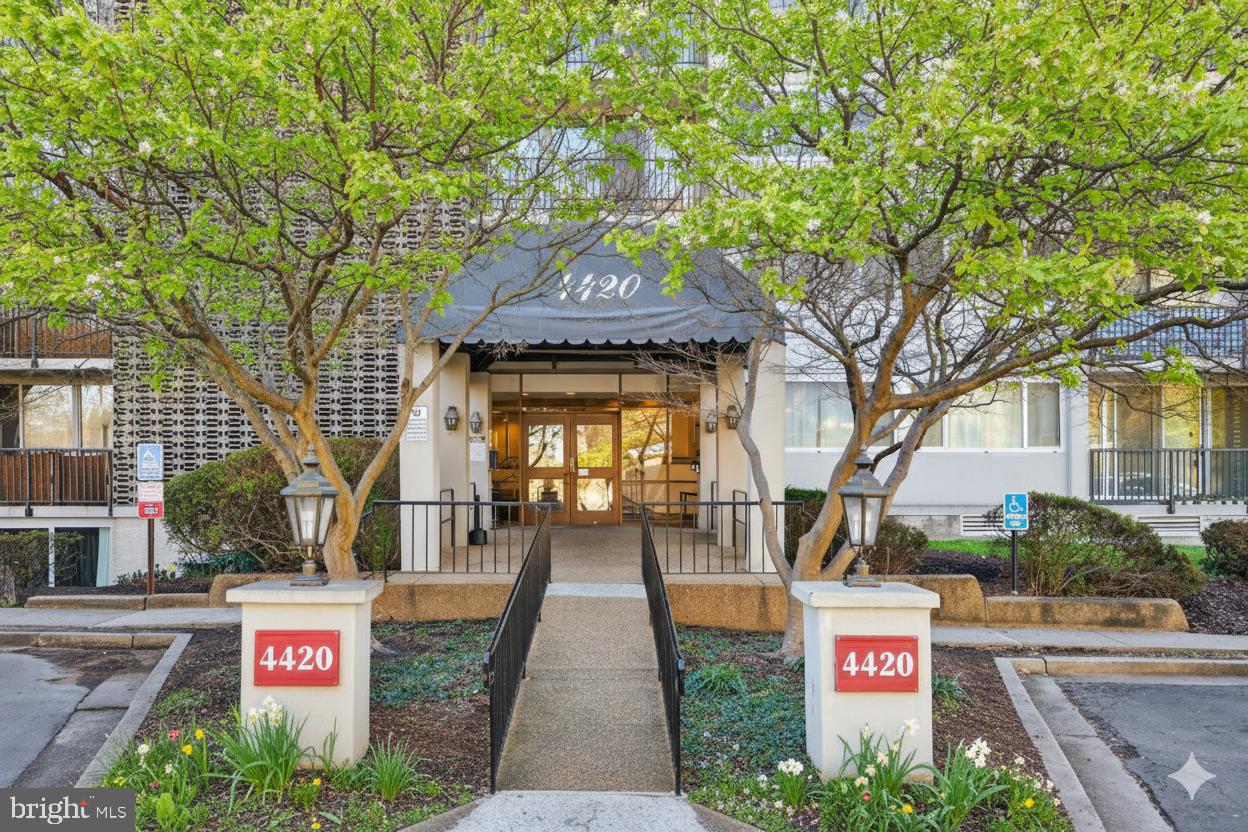 4420 BRIARWOOD COURT N 32