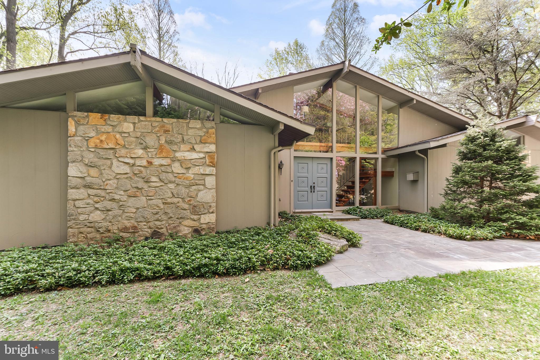 327 OLD KINGS HIGHWAY
