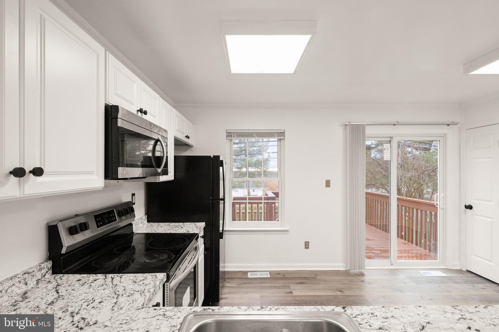 STONELEIGH SQUARE - Residential