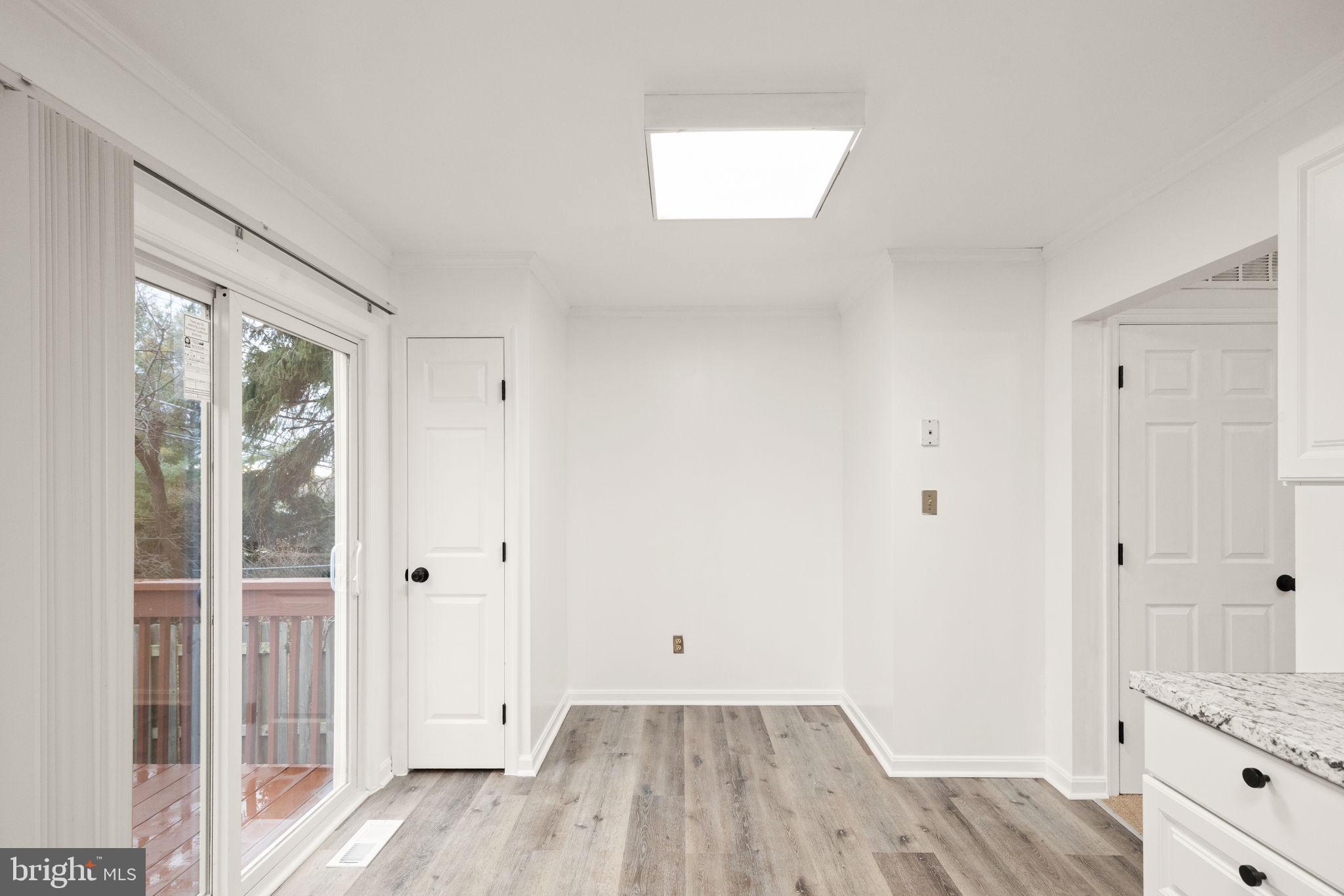 STONELEIGH SQUARE - Residential