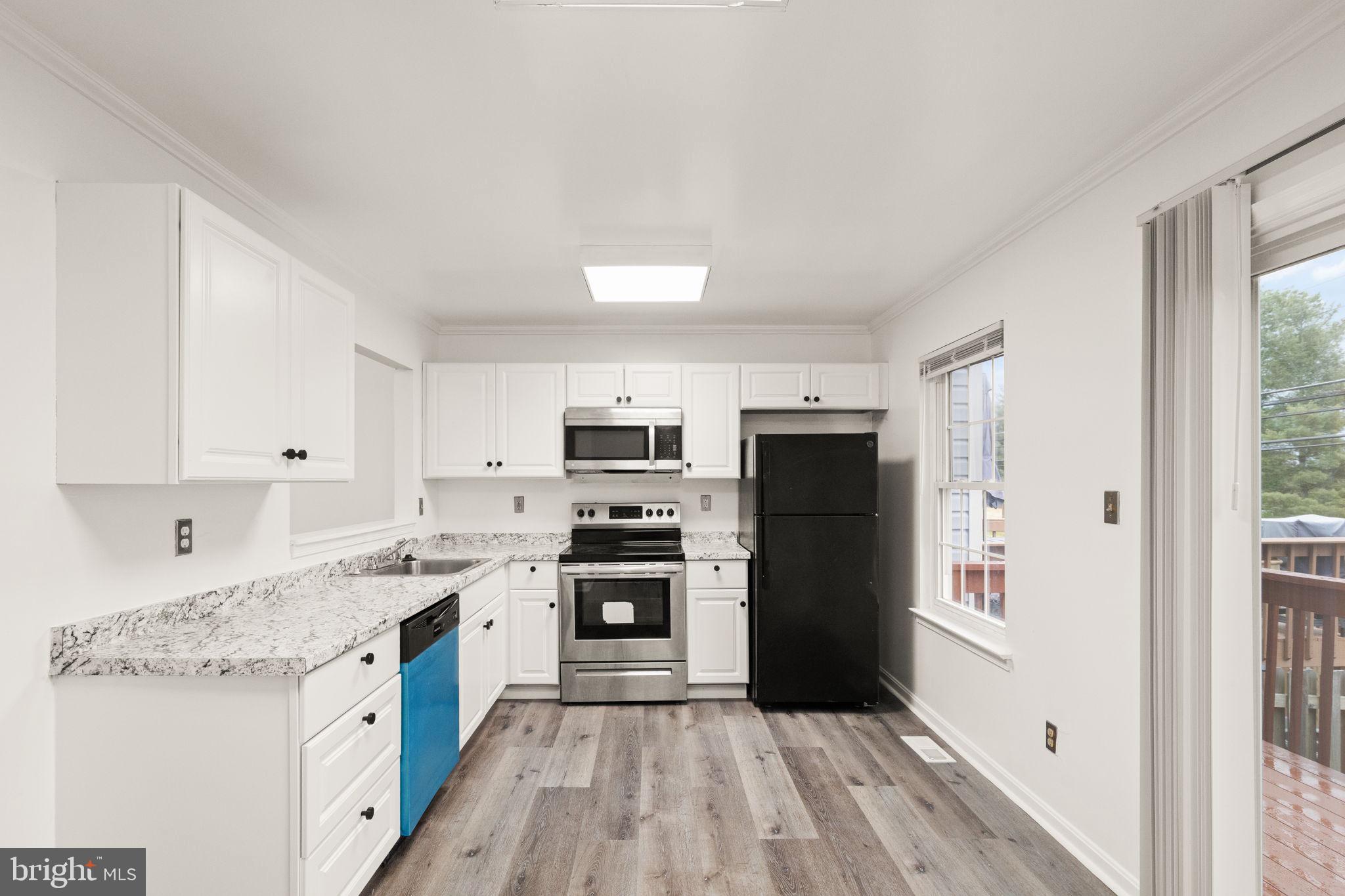 STONELEIGH SQUARE - Residential